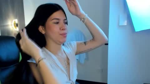 E V A  online show from February 23, 12:15 pm