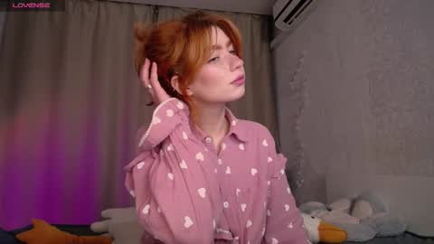 Snapshot of evaa_moonn_ chatting on October 12, 9:44 am Eva online show from October 12, 9:44 am