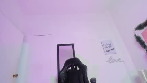 evaa_white online show from December 19, 12:41 pm