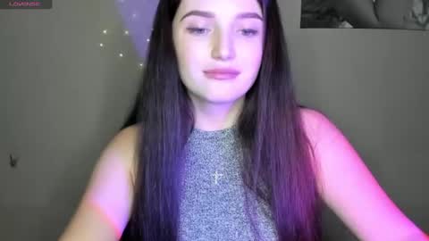 Snapshot of evaamillerr chatting on December 2, 9:59 pm Eva online show from December 2, 9:59 pm