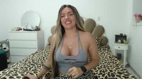 Snapshot of evabomb chatting on October 9, 8:35 pm EvaBomb online show from October 9, 8:35 pm