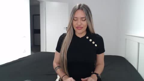Snapshot of evabomb chatting on February 3, 8:57 pm EvaBomb online show from February 3, 8:57 pm