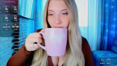 Eva  online show from October 15, 6:16 am