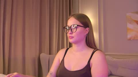 Snapshot of evahariss1 chatting on October 6, 9:59 am evahariss1 online show from October 6, 9:59 am