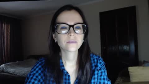 Snapshot of evangeline06 chatting on October 15, 9:01 am YourMistress online show from October 15, 9:01 am