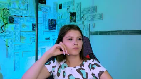 Snapshot of evathopson chatting on September 29, 12:54 pm Eva  next stream -  - 1600 UTC2000  online show from September 29, 12:54 pm
