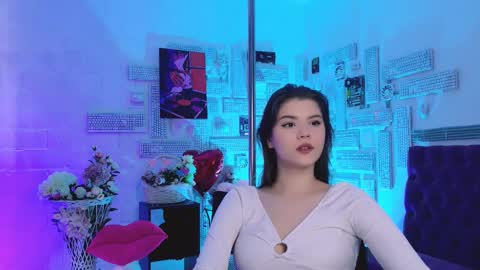 Snapshot of evathopson chatting on February 19, 12:11 pm Eva  next stream -  - 1600 UTC2000  online show from February 19, 12:11 pm