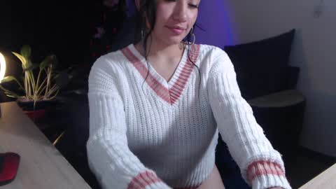 Kissed by an angel  IG evee  lyn20 online show from December 3, 4:24 am