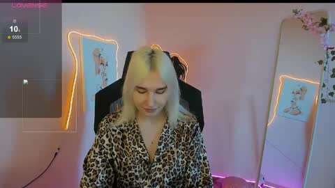 Evelina online show from April 28, 1:58 am