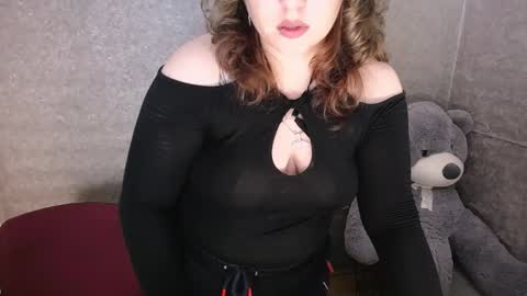 Snapshot of evelineli chatting on October 23, 2:50 am Lydia online show from October 23, 2:50 am