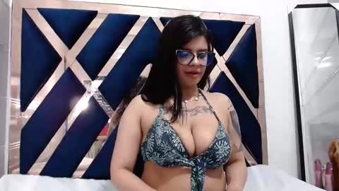 evelingjoyy online show from November 12, 7:45 pm