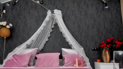 evellynereys online show from September 14, 3:59 am