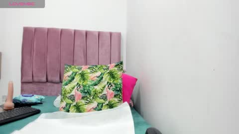 Snapshot of evelyn_morgan1 chatting on October 10, 12:48 am evelyn_morgan1 online show from October 10, 12:48 am