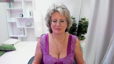 Evelyn online show from September 30, 5:35 am