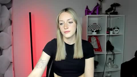 evelynblond online show from February 23, 6:25 am