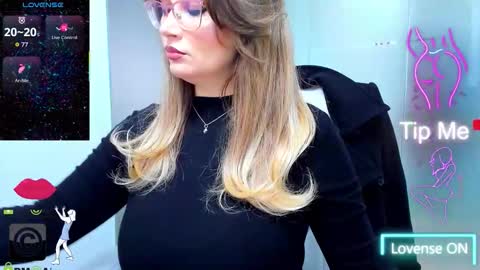 evelyne_rose online show from March 16, 5:44 am