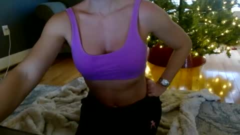 Snapshot of everleighmae chatting on December 9, 1:24 pm Everleighmae online show from December 9, 1:24 pm
