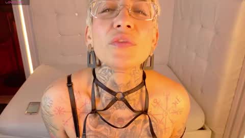 everlyn_sexx online show from April 13, 2:18 pm