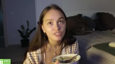 Snapshot of evi_woow chatting on September 21, 9:57 pm evi_woow online show from September 21, 9:57 pm