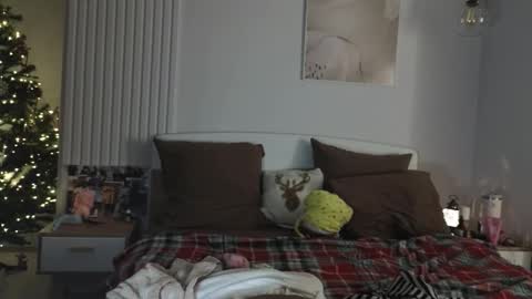 evi_woow online show from December 18, 1:32 am