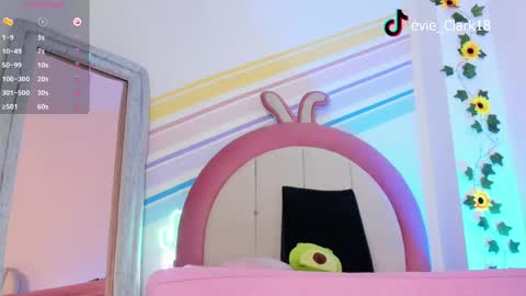 Snapshot of evie_clark_ chatting on February 24, 3:20 pm My name is Evie nice to meet you really get to know me better private is open online show from February 24, 3:20 pm