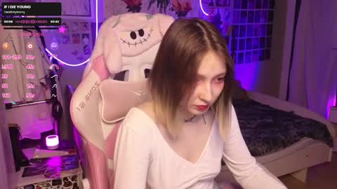 Snapshot of evie_rosen chatting on September 16, 8:39 pm Evie online show from September 16, 8:39 pm