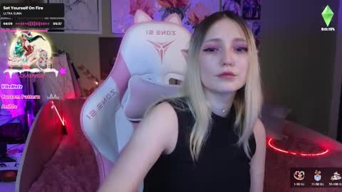Snapshot of evie_rosen chatting on December 21, 9:58 pm Evie online show from December 21, 9:58 pm
