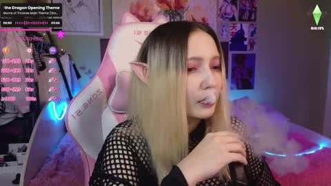 Snapshot of evie_rosen chatting on December 19, 8:02 pm Evie online show from December 19, 8:02 pm