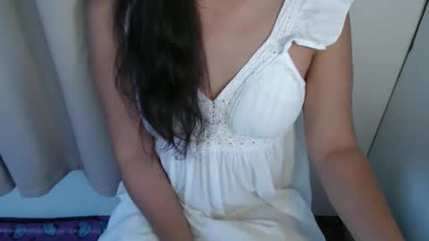 evielyn23 online show from June 2, 9:38 pm