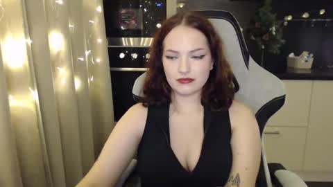 Snapshot of eviik chatting on December 17, 8:21 pm Lessie online show from December 17, 8:21 pm