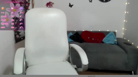 Snapshot of evil_stepmothers chatting on February 17, 10:05 pm Pamela online show from February 17, 10:05 pm