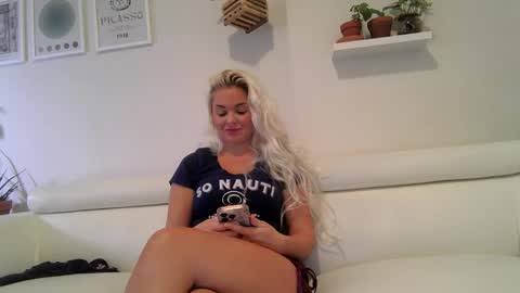 Badblondebunny online show from February 3, 12:10 am