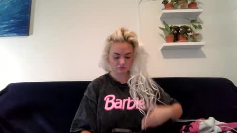 Snapshot of evillers1 chatting on January 2, 11:49 pm Badblondebunny online show from January 2, 11:49 pm