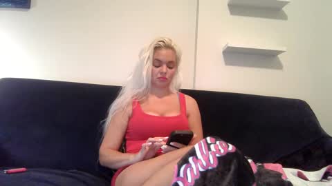 Snapshot of evillers1 chatting on December 25, 1:31 am Badblondebunny online show from December 25, 1:31 am