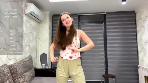 Snapshot of evonnesilvestre chatting on October 10, 3:06 pm Eva online show from October 10, 3:06 pm