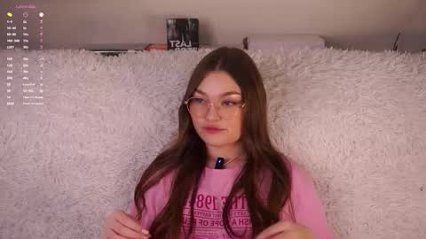 Snapshot of ewavi chatting on October 9, 1:04 pm Emma online show from October 9, 1:04 pm