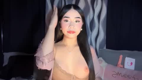 Snapshot of expensivets_chloe chatting on October 11, 2:53 pm chloee online show from October 11, 2:53 pm