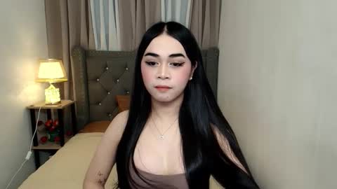 Snapshot of expensivets_chloe chatting on September 15, 8:33 am chloee online show from September 15, 8:33 am