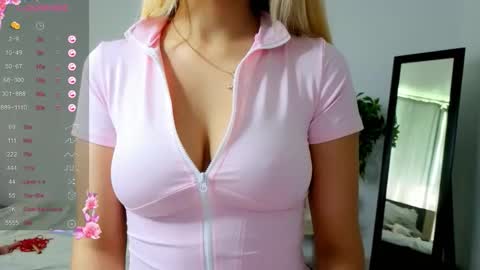 Snapshot of extra_natural chatting on September 9, 7:30 am M4ry online show from September 9, 7:30 am