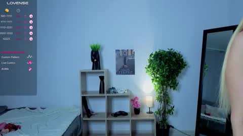 M4ry  online show from November 26, 8:04 am