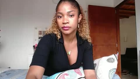 extrelli online show from December 16, 9:53 pm