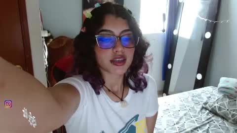 Snapshot of eyfy_bbs chatting on December 29, 8:58 pm Nadia online show from December 29, 8:58 pm