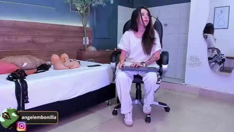 Snapshot of fallen_angel999777 chatting on September 22, 12:03 pm Megan 630 1330 -5 online show from September 22, 12:03 pm