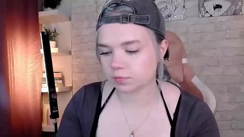 Snapshot of fancybella chatting on October 10, 1:49 pm Bella online show from October 10, 1:49 pm