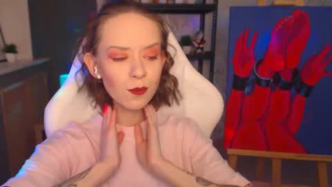 Fascinating   Eyes online show from December 29, 6:05 pm