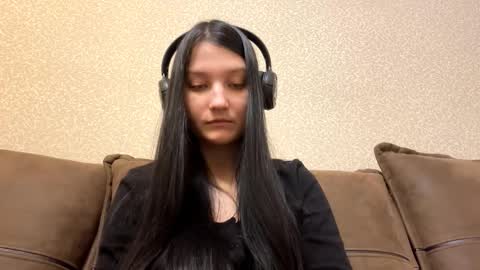 Aurora 18yo online show from January 6, 8:18 am