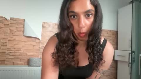 fayfay2002 online show from May 1, 7:28 pm
