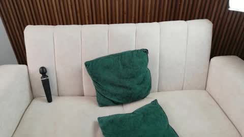 Feelena online show from February 26, 8:30 pm