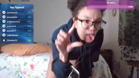 Soley online show from February 10, 4:19 am