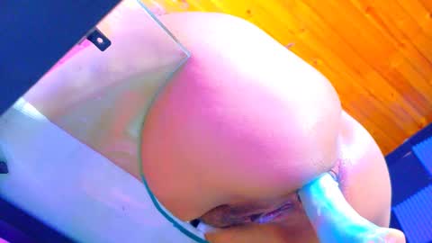 stefannia online show from September 18, 11:03 pm